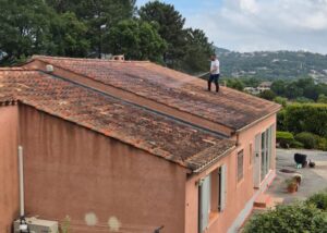 Nettoyage toiture maison Brignoles - Toiture en tuiles