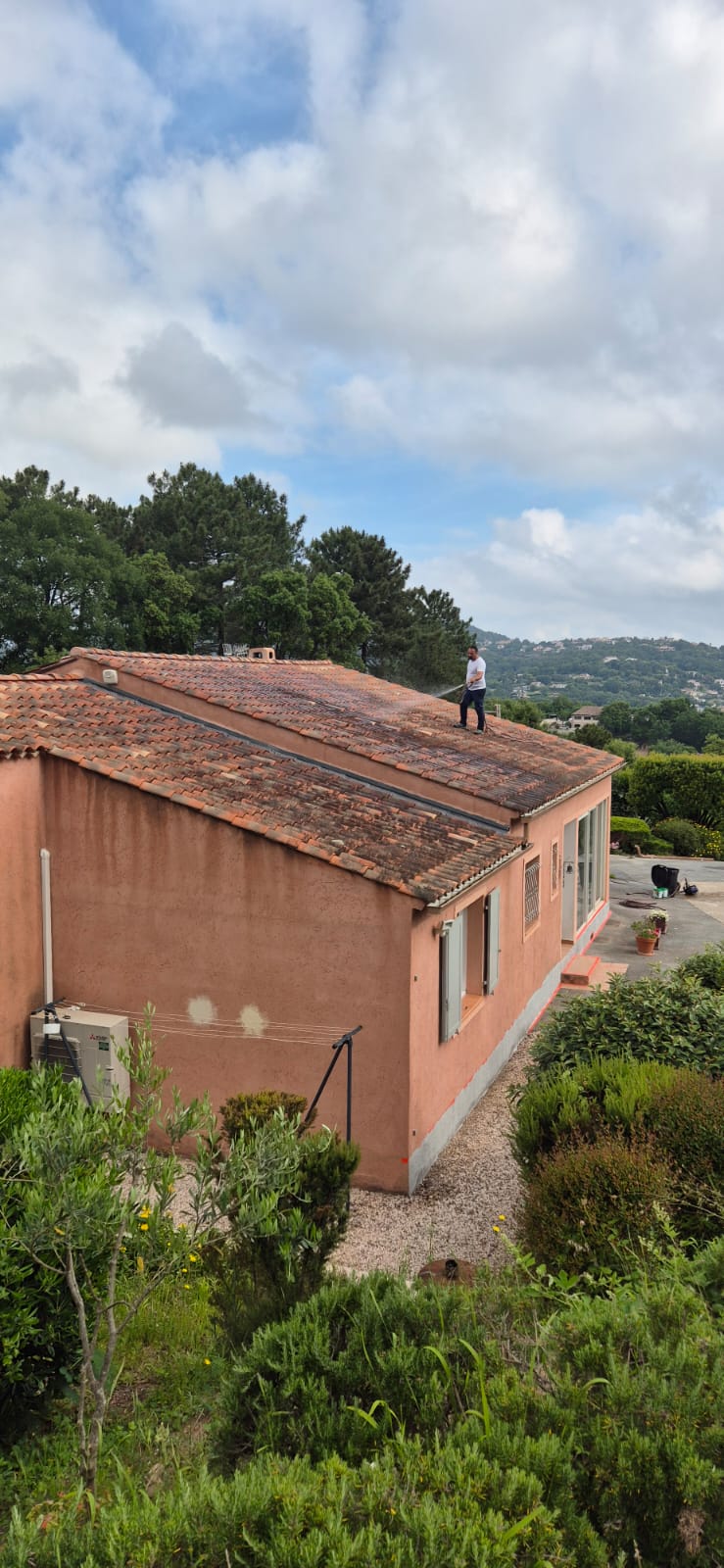nettoyage-toiture-brignoles Nettoyage toiture maison Brignoles - Toiture en tuiles