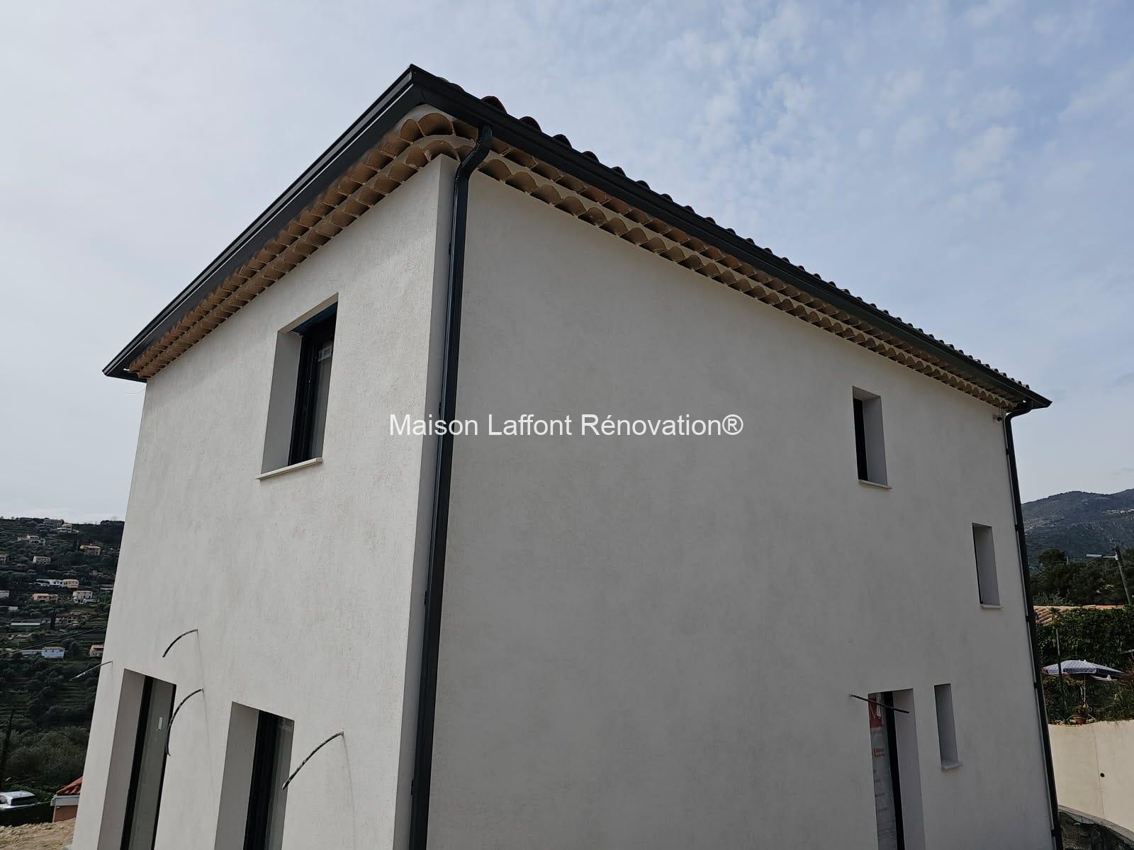 Couvreur Sainte-Maxime - Pose d'une gouttière - Maison Neuve